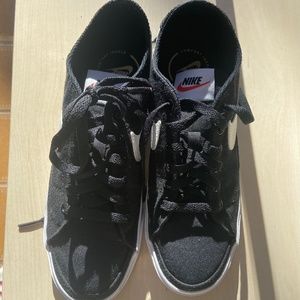 Nike Women's Court Legacy Canvas Sneaker